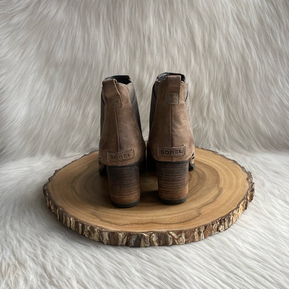 Sorel Addington waterproof leather heeled Chelsea boots - Picture 9 of 14